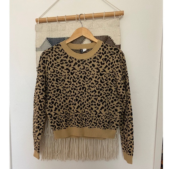 H&M Divided Leopard Sweater size small - Picture 3 of 5